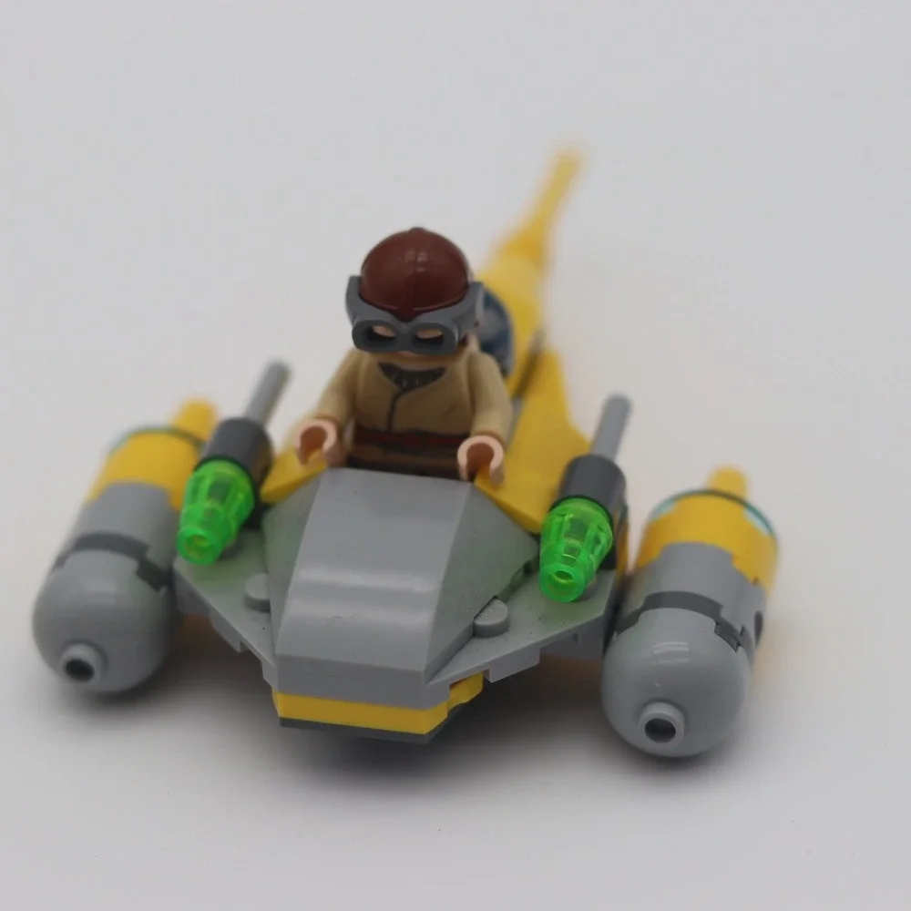 LEGO Star Wars Naboo Starfighter Anakin Skywalker Minifigure & Igloo Build - Picture 4 of 12